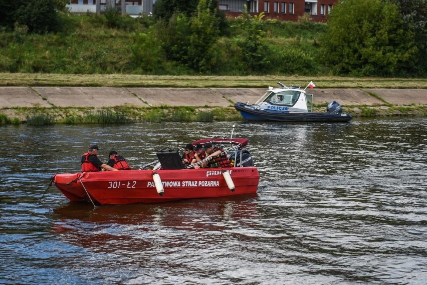 Poszukiwania w Warcie trwały od piątku. Uczestniczyli w nich...