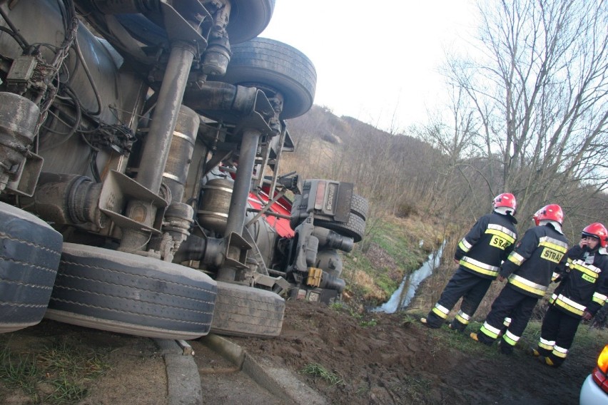 Wypadek ciężarówki z cysterną