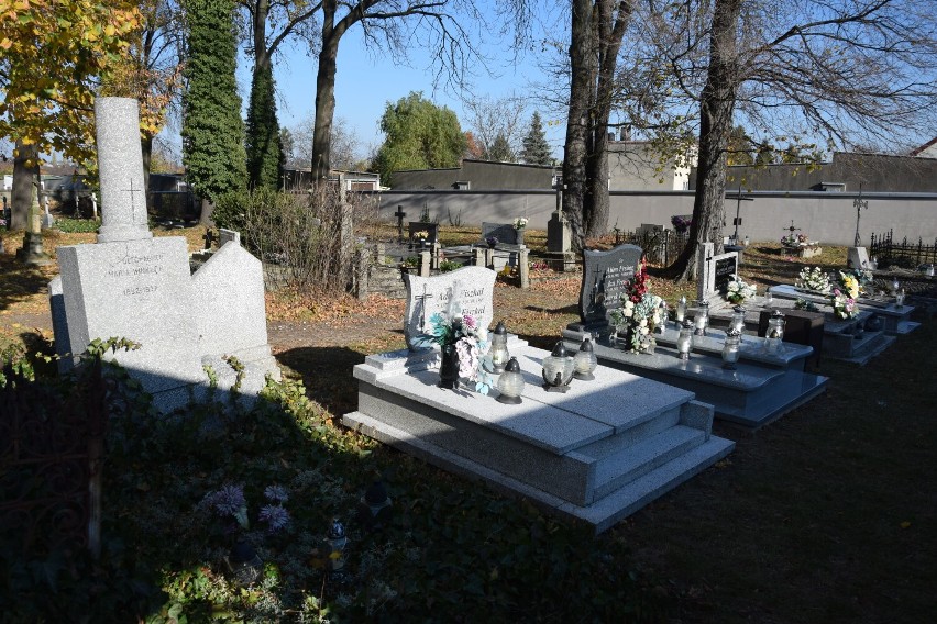 Cmentarz ewangelicki w Wieluniu w dniu Wszystkich Świętych 2021 ZDJĘCIA
