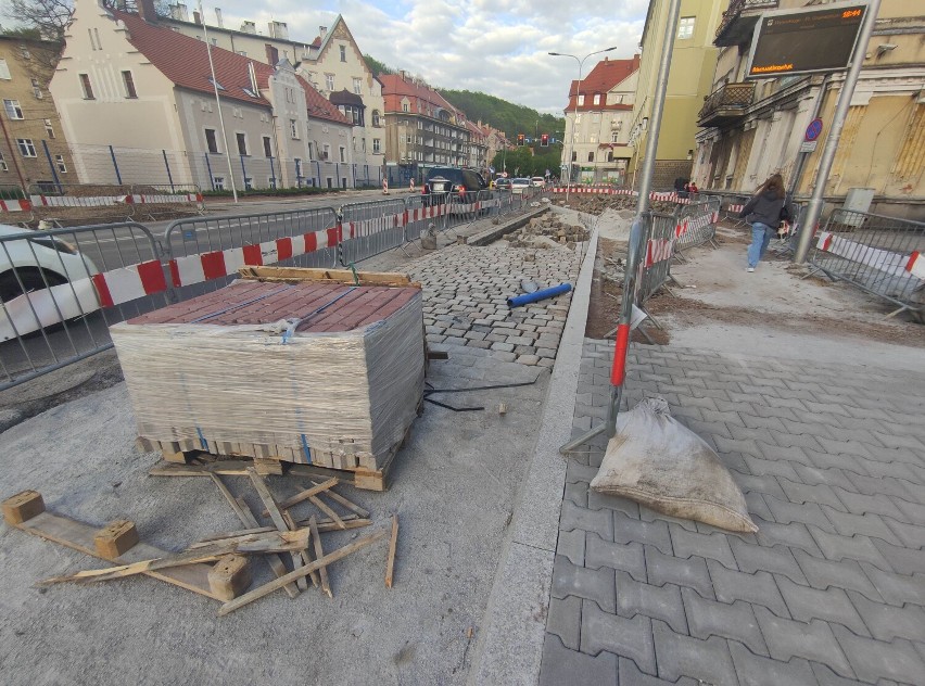 Remont Placu Grunwaldzkiego w Wałbrzychu: Kiedy koniec prac na ul. Wysockiego i co z następnymi etapami?