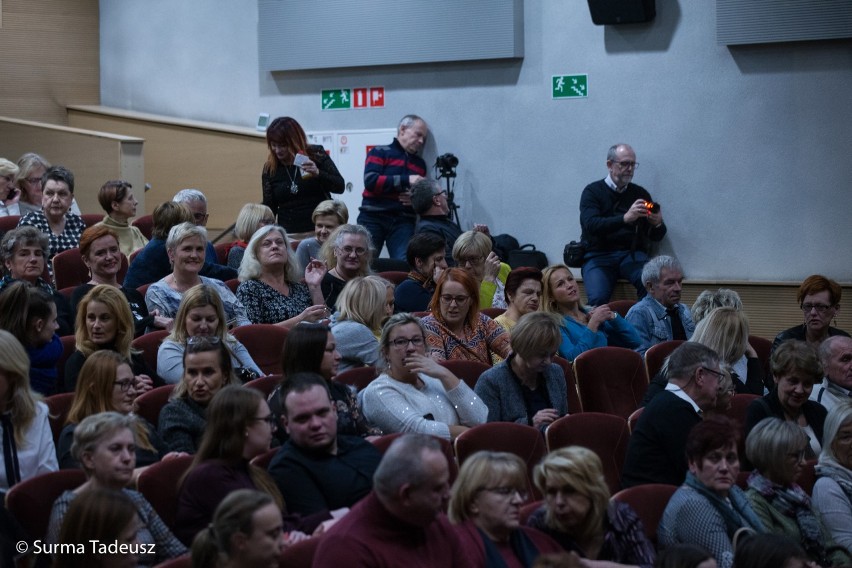 "Niegrzeczne dziewczynki" ze Stargardu. Premiera teatru Krzywa Scena na dużej scenie Stargardzkiego Centrum Kultury [ZDJĘCIA]