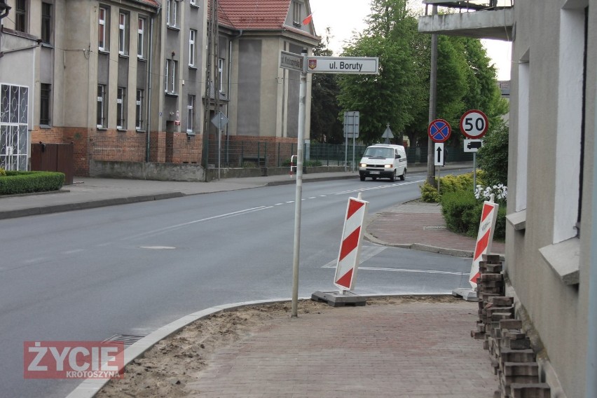 Wymiana krawężników w Starym Kobylinie zakończona. Teraz pora na ul. Krotoszyńską w Kobylinie [ZDJĘCIA]