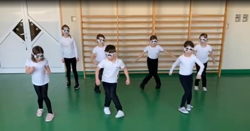Dzieci ze Szkoły Podstawowej im. Izabeli z Czartoryskich Działyńskiej w Gołuchowie biorą udział w tanecznym konkursie "You Can Dance"