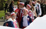 Mieszkańcy Grudziądza świętowali Dzień Flagi Narodowej. Z biało - czerwoną maszerowali ulicami miasta 