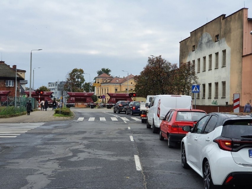Przejazd kolejowy przy Święciechowskiej w Lesznie jest w fatalnym stanie