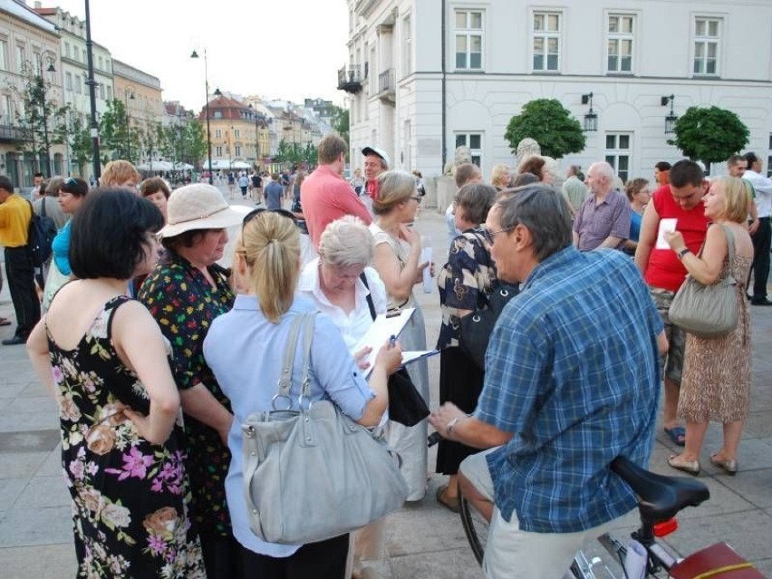 Zwolennicy pozostawienia krzyża w obecnym miejscu nadal...