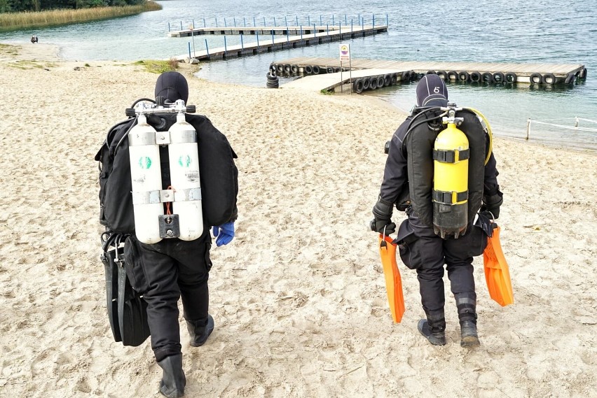 Konińscy strażacy pod wodą. Zgrupowanie i szkolenie z nurkowania w skafandrze