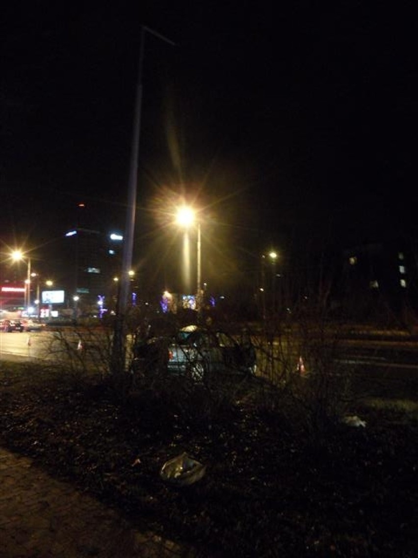 Częstochowa: Wypadek bmw na Armii Krajowej. Jedna osoba w szpitalu [ZDJĘCIA]