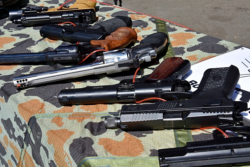 Wystawa broni, sprzęt wojskowy i liczne atrakcje na pikniku w Dobroszycach
