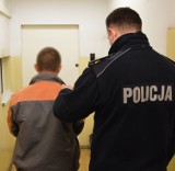 Policjanci zatrzymali trzech mężczyzn podejrzanych o kradzież złomu.