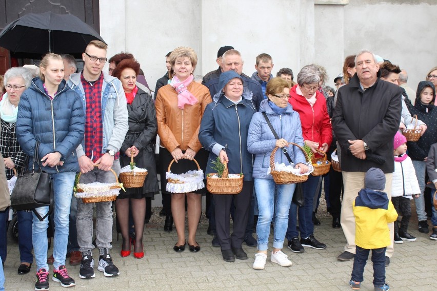 Zbąszyń. Święcenie potraw wielkanocnych [Zdjęcia]