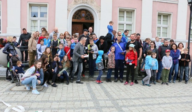 Prawie 200 osób wystartowało w rodzinnej grze miejskiej, która odbyła się w sobotę, 20 maja, w Międzyrzeczu w ramach kampanii Noc w Muzeum. Odkrywali rozmaite ciekawostki z historii miasta i doskonale się przy tym bawili.