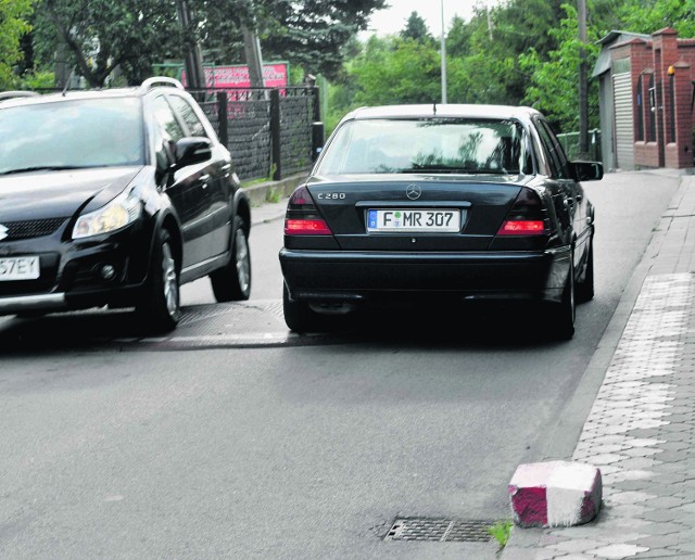 Szeroka na 4,3 m Cedrowa zdaniem urzędników ma być drogą przelotową