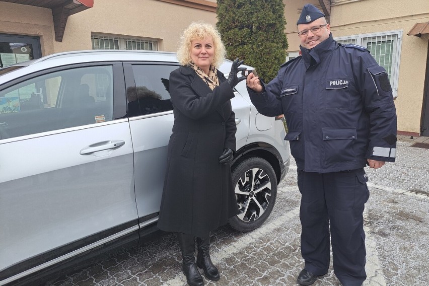 Policjanci z Dragacza mają nowy nieoznakowany samochód. Zobacz zdjęcia