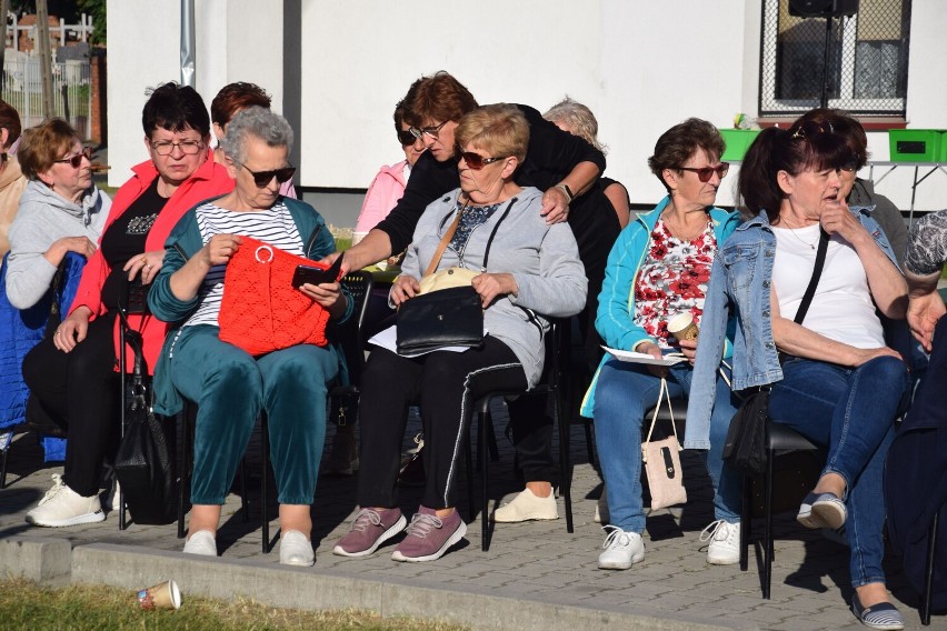 Studenci Uniwersytetu Entuzjastów Świata mogli w praktyce...