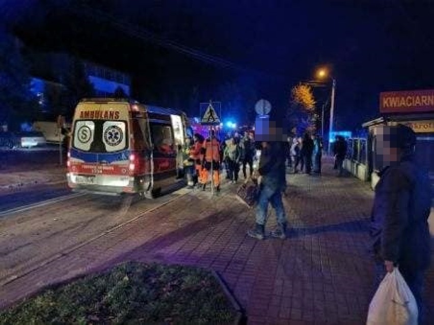 Potrącenie pieszego na ul. Grunwaldzkiej w Ryjewie. 60-latek trafił do szpitala [ZDJĘCIA]