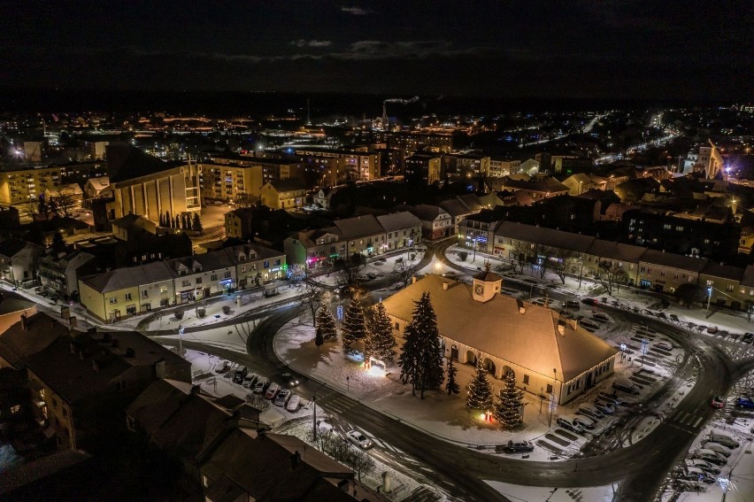 Staszów w świątecznym stroju wygląda w tym roku pięknie....