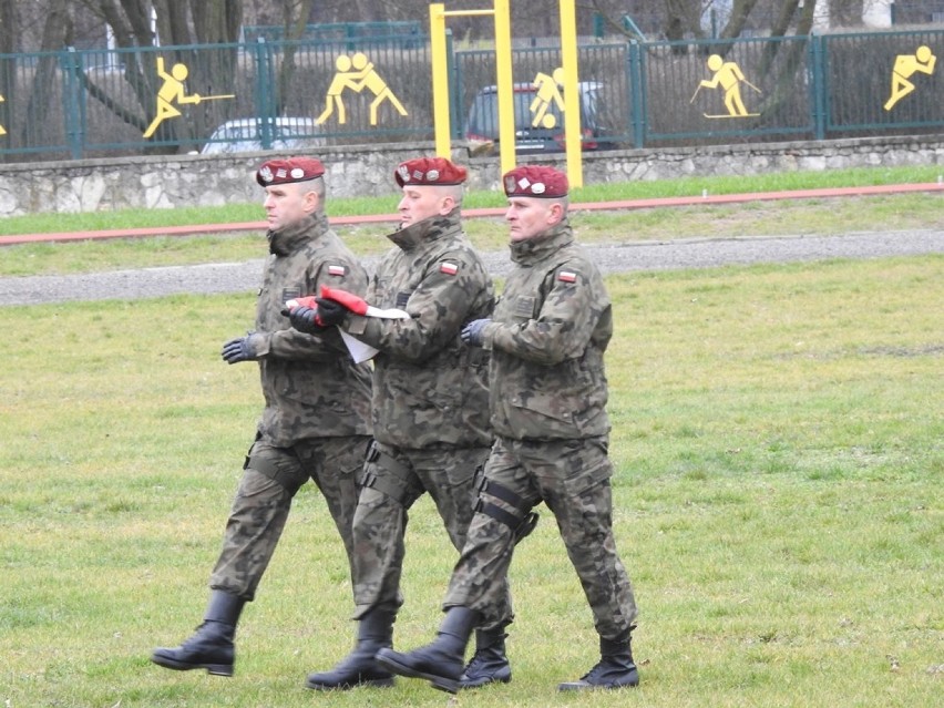 Powitanie żołnierzy 25. Brygady Kawalerii Powietrznej z Tomaszowa, którzy wrócili z XL zmiany w Kosowie [ZDJĘCIA]