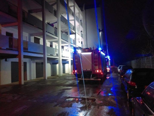 W jednym z bloków przy ulicy Stawiszyńskiej ktoś chciał podpalić mieszkanie. Pożar zaczęli gasić lokatorzy, a następnie wezwani na miejsce strażacy. 

Więcej: Pożar w Kaliszu. Przy Stawiszyńskiej ktoś chciał podpalić mieszkanie [FOTO, WIDEO]