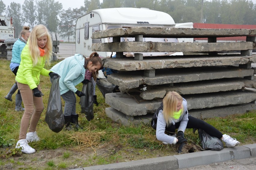 Dzieci z SP nr 8 brały udział w akcji sprzątania świata.