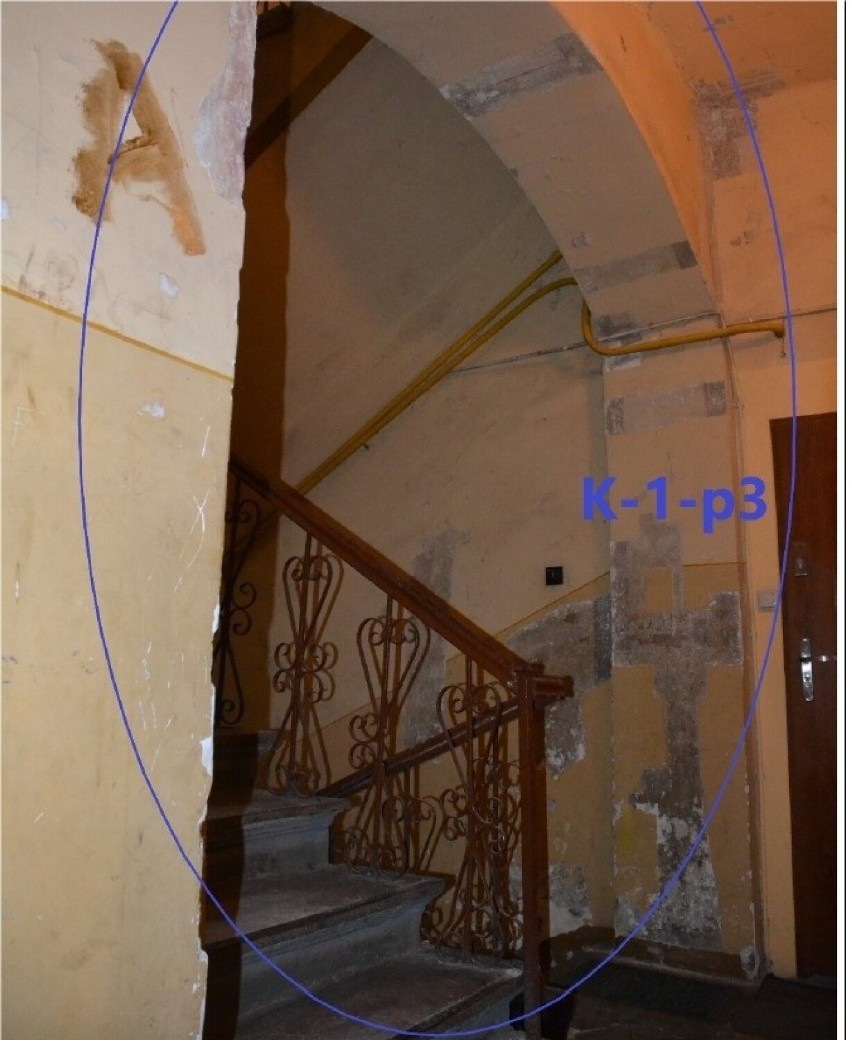 XIX-wieczne ozdoby klatki schodowej kamienicy przy ul. 3...