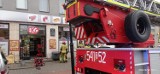 Interwencja strażaków w Piekarach Śląskich. Z zamkniętego sklepu zaczął wydobywać się dym. Co dokładnie się tam stało?