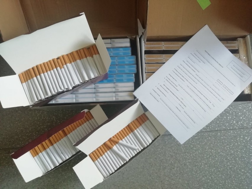 Nielegalny tytoń na targowisku w Piotrkowie: Miał ponad 20 tysięcy papierosów bez akcyzy