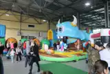 Drugi dzień Halowego Festiwalu Dmuchańców w Radomiu, w niedzielę dzieci miały wiele atrakcji 
