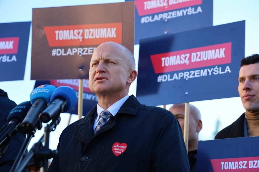 Tomasz Dziumak jest kandydatem na prezydenta Przemyśla....