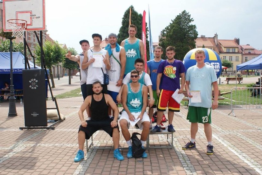 Koszykówka uliczna w Żorach. Na chwilę ożył Rynek [ZDJĘCIA]
