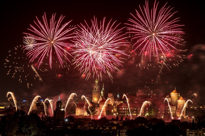 25.06.2018 Kraków, fajerwerki podczas wianków odbywających...