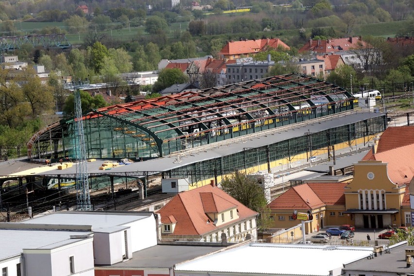 Trwa remont hali peronowej Dworca PKP w Legnicy, zobaczcie aktualne zdjęcia