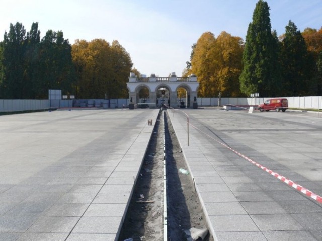 Trwa remont placu Piłsudskiego. Będzie gotowy na święto 11 listopada [zdjęcia]