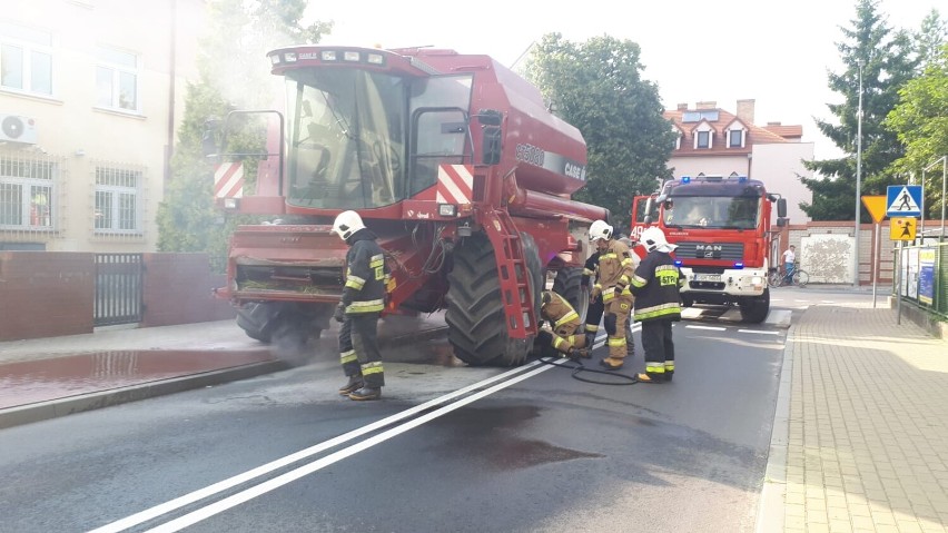 Pożar kombajnu na ul. Konarskiego w Łasinie
