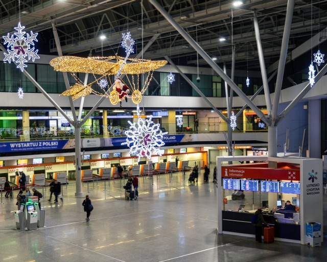 Świąteczna dekoracja powstała ze szczególną myślą o pasażerach, którzy wracają do domu na Święta Bożego Narodzenia