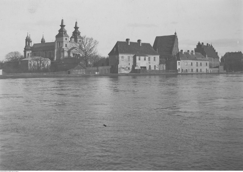 Ostrów Tumski podczas powodzi w 1924 roku....