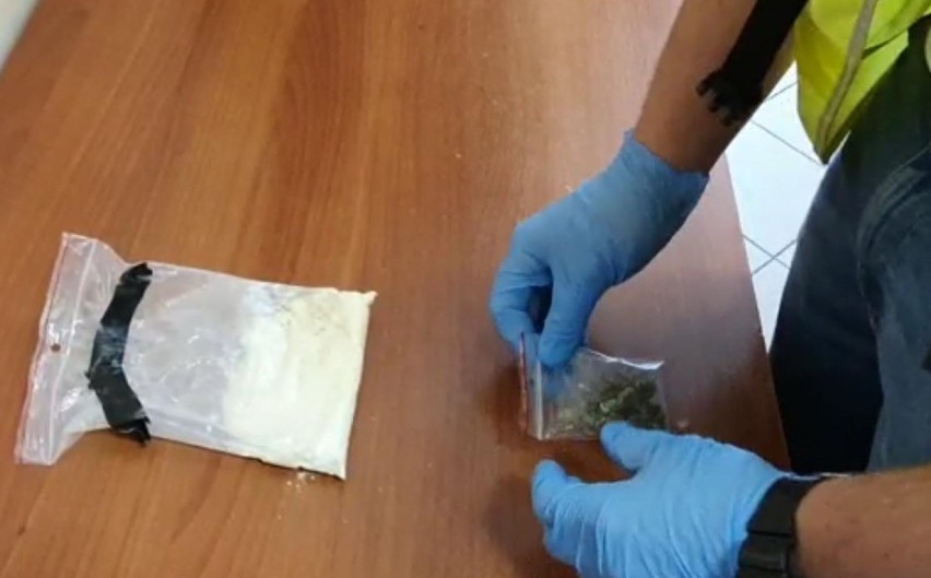 W Jastrowiu zatrzymano 30 -latka za znaczną ilość narkotyków i włamania