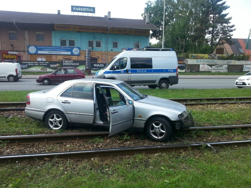 Wypadek na al. Włókniarzy w Łodzi. 24 lipca kierowca...