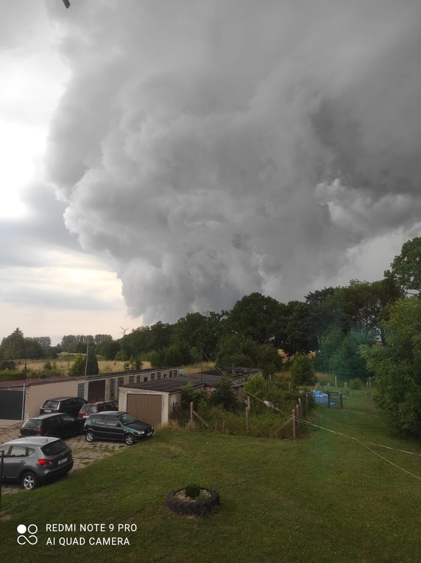 Burza nad Pruszczem Gdańskim w obiektywie Czytelników! Piękna i przerażająca
