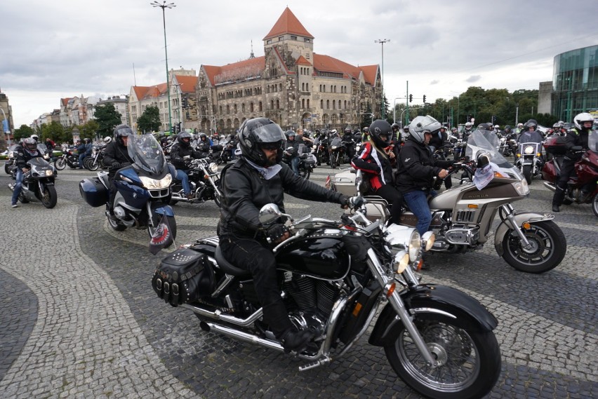 Motocykle z placu Mickiewicza ruszyły w Paradzie Solidarności [ZDJĘCIA]