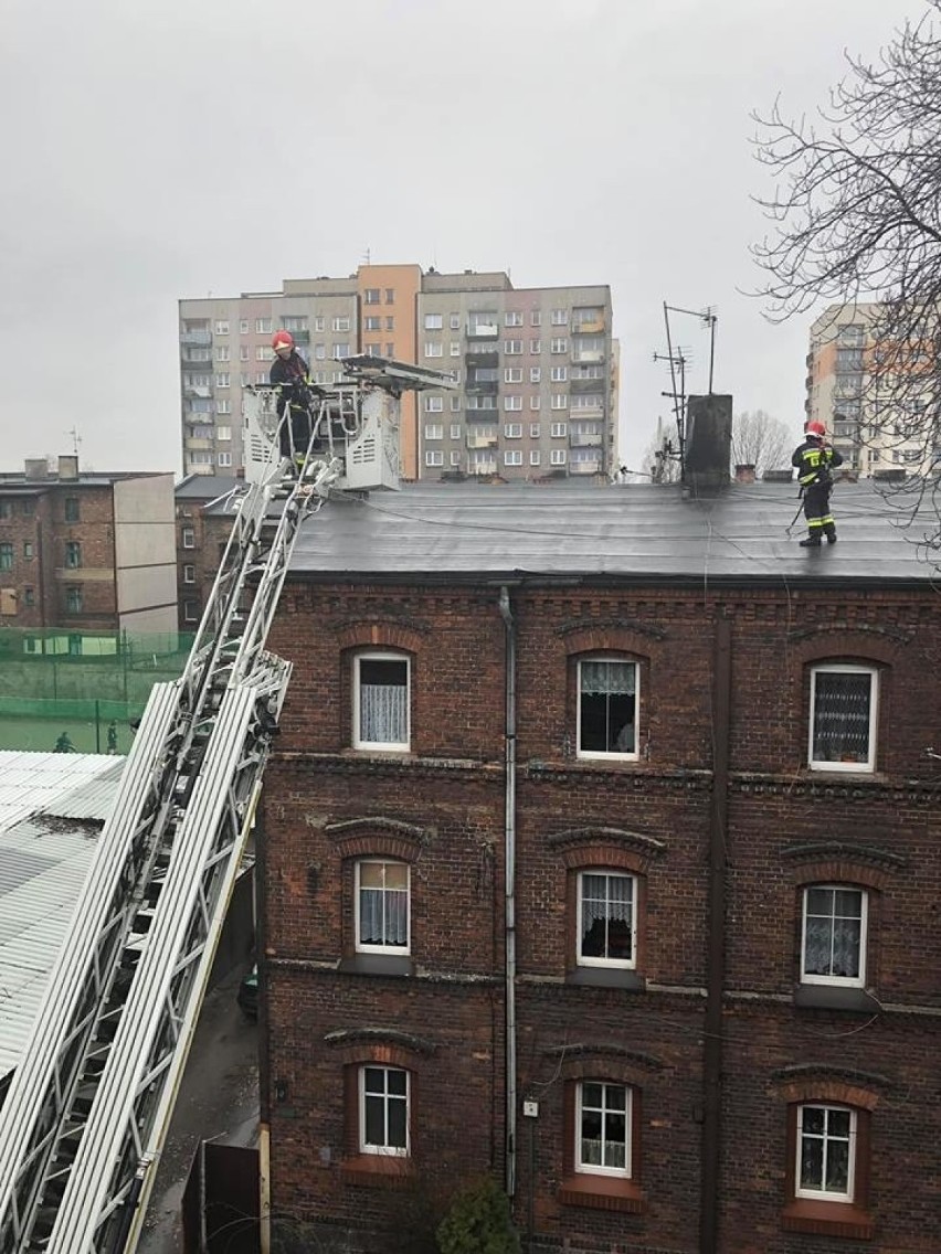 Zwłoki mężczyzny odnalezione na dachu budynku w Katowicach...