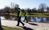 Pili alkohol w parkach na terenie Brodnicy, zaczepiali przechodniów. Posypały się mandaty