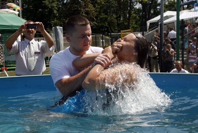 Do chrztu przystąpiło 44  osób