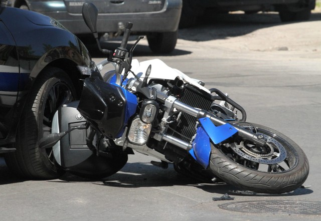 Motocykl marki bmw na którym pierwszeństwo wymusił kierowca hondy