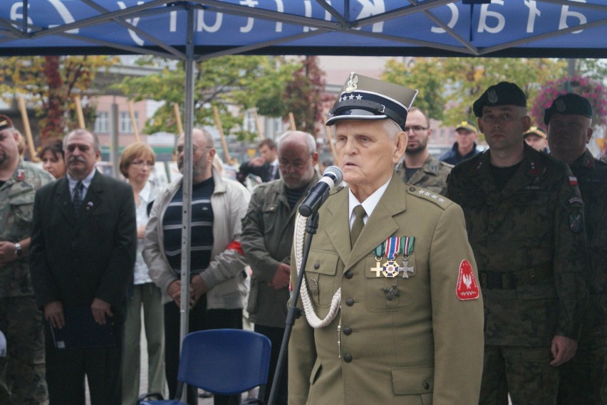 Tak wyglądało nadanie rondu w centrum nazwy Żołnierzy...