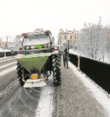 Powiat nowosądecki: śnieg utrudnia jazdę po drogach regionu