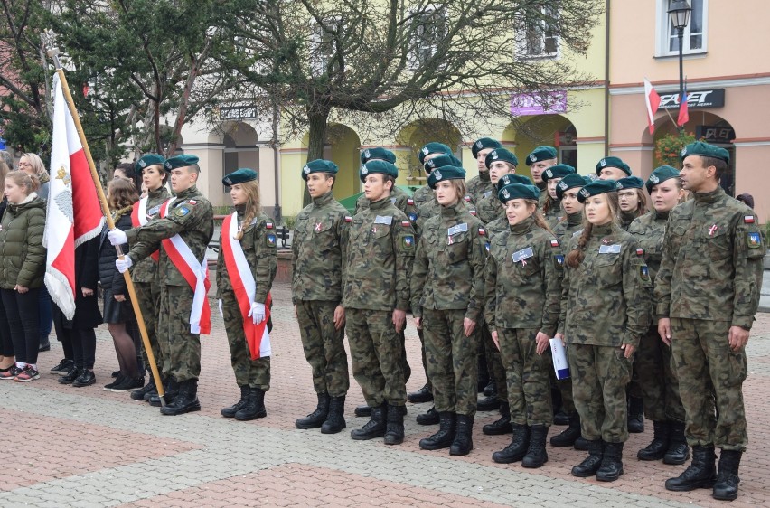 Łomżyńska młodzież wspólnie odśpiewała hymn narodowy