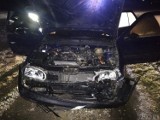 Tajemniczy pożar samochodu w Jełowej i dziwna reakcja właściciela. Policja bada sprawę 