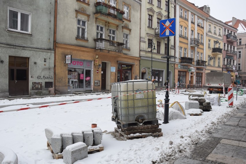 Zima zastopowała prace w kaliskim Śródmieściu. Jaki jest ich...