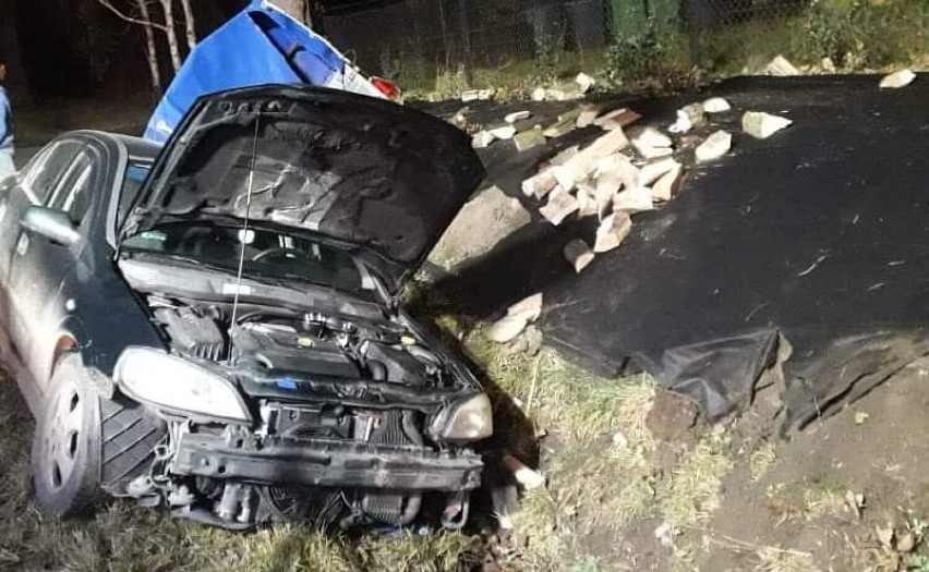 Samochód wpadł do rowu w Gołębiewie w powiecie grudziądzkim